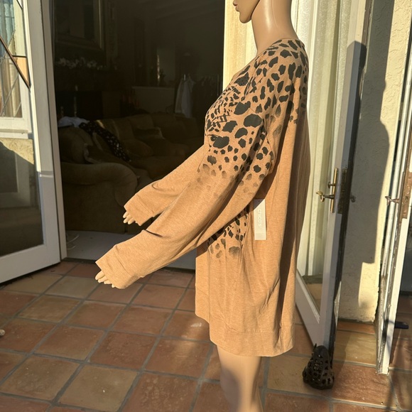 Chico’s Leopard Print Tan Women's Tunic - Picture 4 of 5